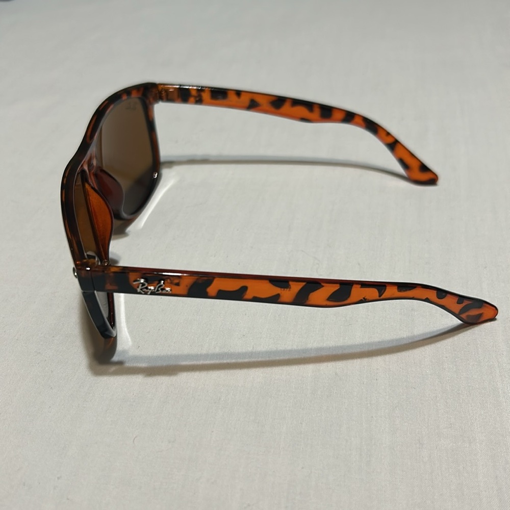 Ray-Ban Wayfarer Sunglasses in a tortoise shell pattern made in Italy - Picture 2 of 6